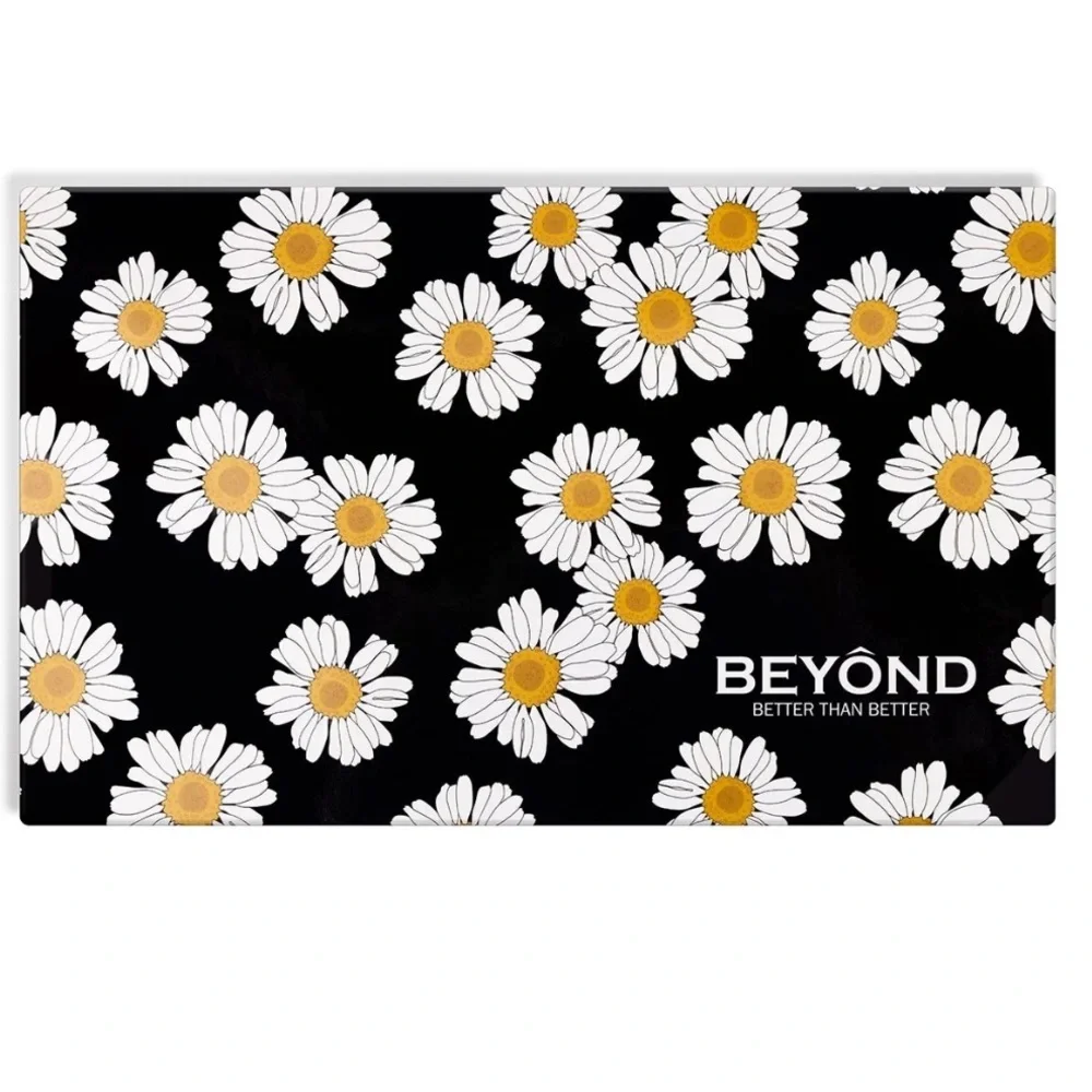 💎 BEYOND DAISY Shimmer & Matte Highly Pigment Professional Eyeshadow Palette.
